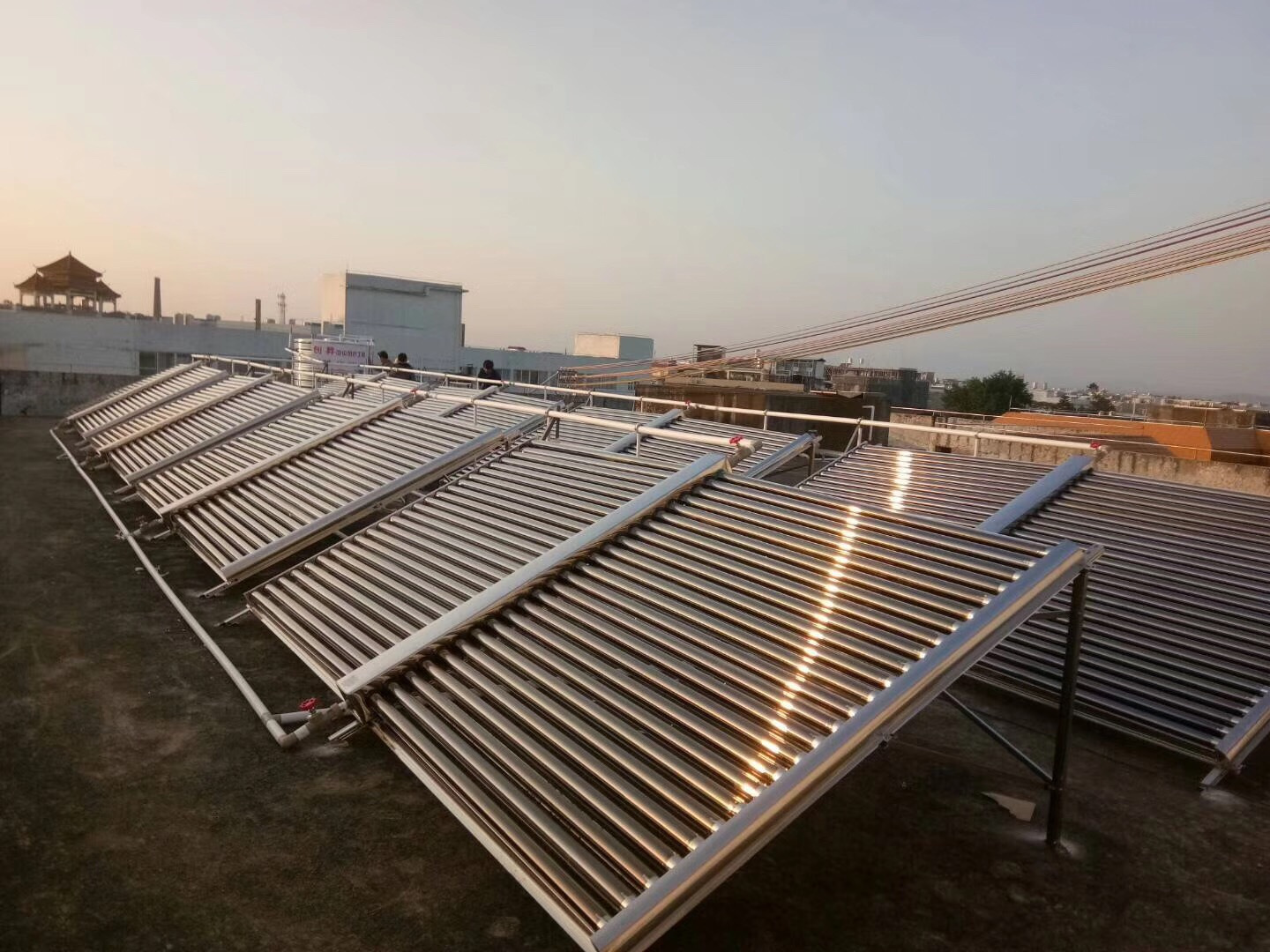 太阳能热水工程系统有哪些组成部分?